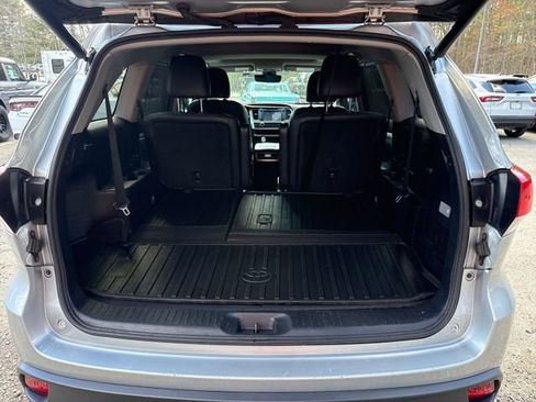 Used 2019 Toyota Highlander XLE AWD/4WD image 11