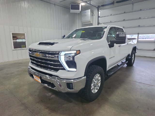 Used 2024 Chevrolet Silverado 2500 LTZ AWD/4WD image 4