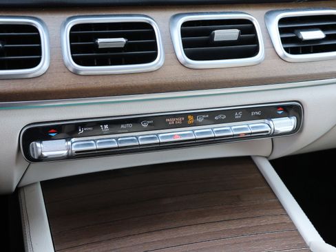 Used 2022 Mercedes-Benz GLS 450 4MATIC image 27