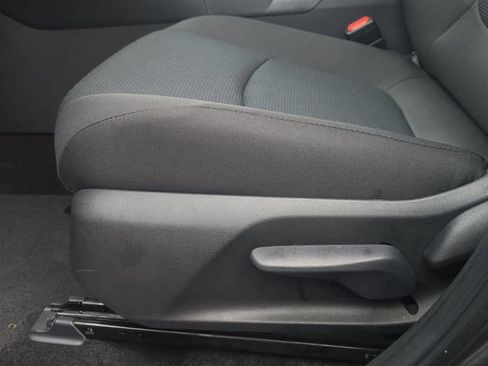 Used 2025 Toyota RAV4 LE AWD/4WD image 30