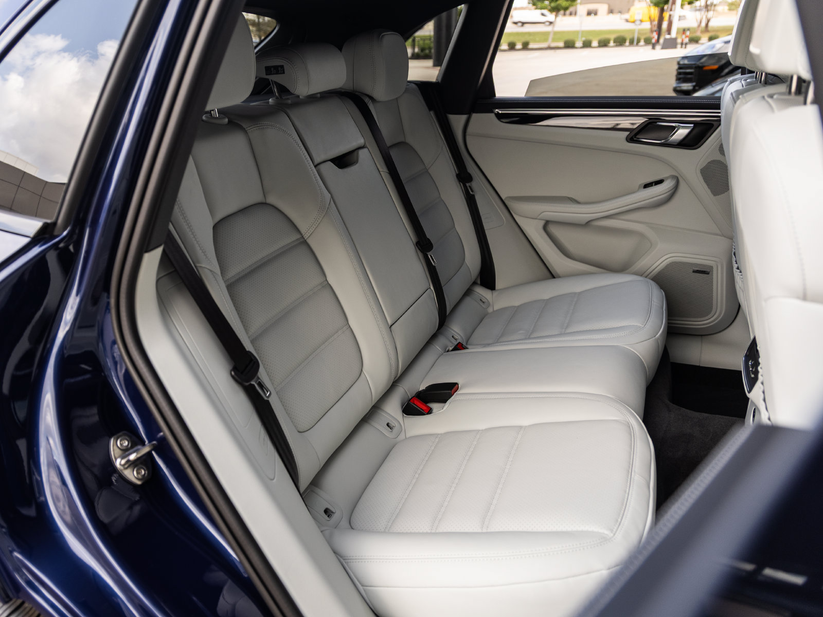 Certified 2026 Porsche Macan Turbo AWD/4WD image 40
