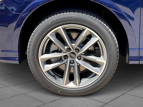New 2025 Audi Q3 2.0T Premium image 11