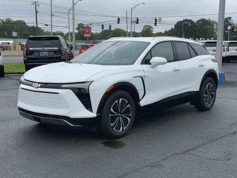 Used 2025 Chevrolet Blazer EV LT AWD/4WD image 4