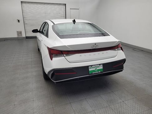 Used 2024 Hyundai Elantra SEL FWD image 6