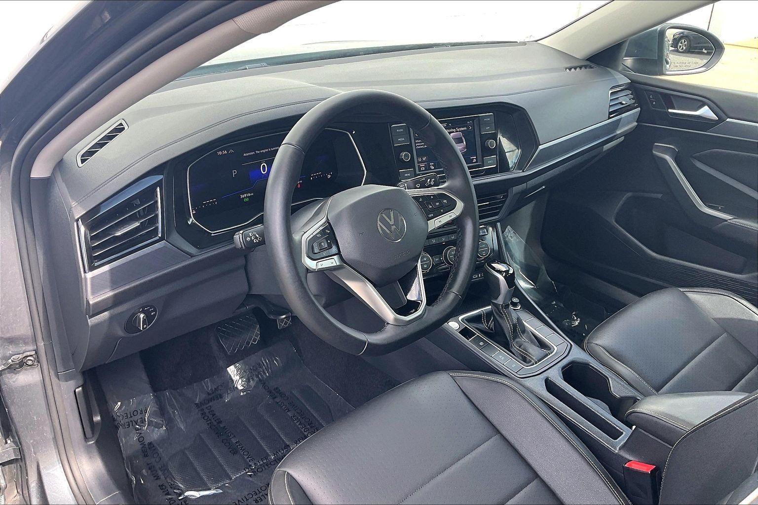 Used 2024 Volkswagen Jetta SE FWD image 18