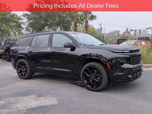 Used 2024 Chevrolet Traverse RS FWD image 2