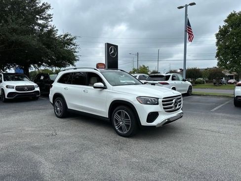 Used 2025 Mercedes-Benz GLS 450 4MATIC image 2
