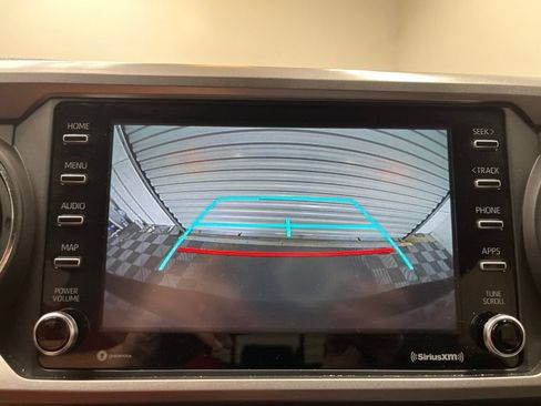 Used 2022 Toyota Tacoma SR5 w/ Technology Package RWD image 11