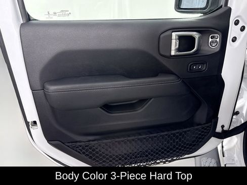 Used 2020 Jeep Wrangler Unlimited Sahara image 10