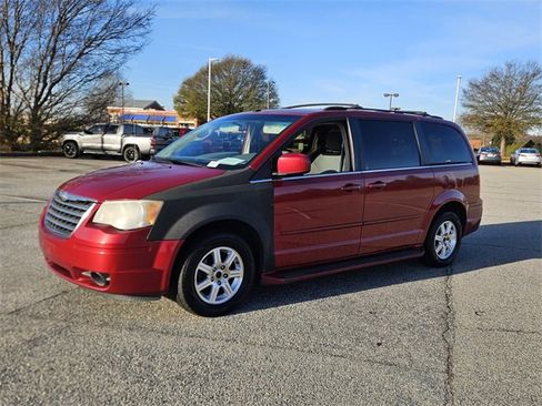 Used 2008 Chrysler Town & Country Touring image 3