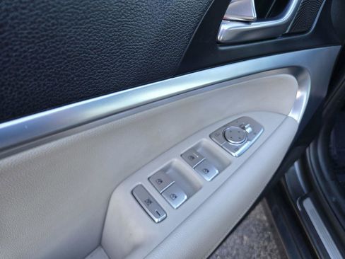 Used 2023 Genesis G70 2.0T image 36