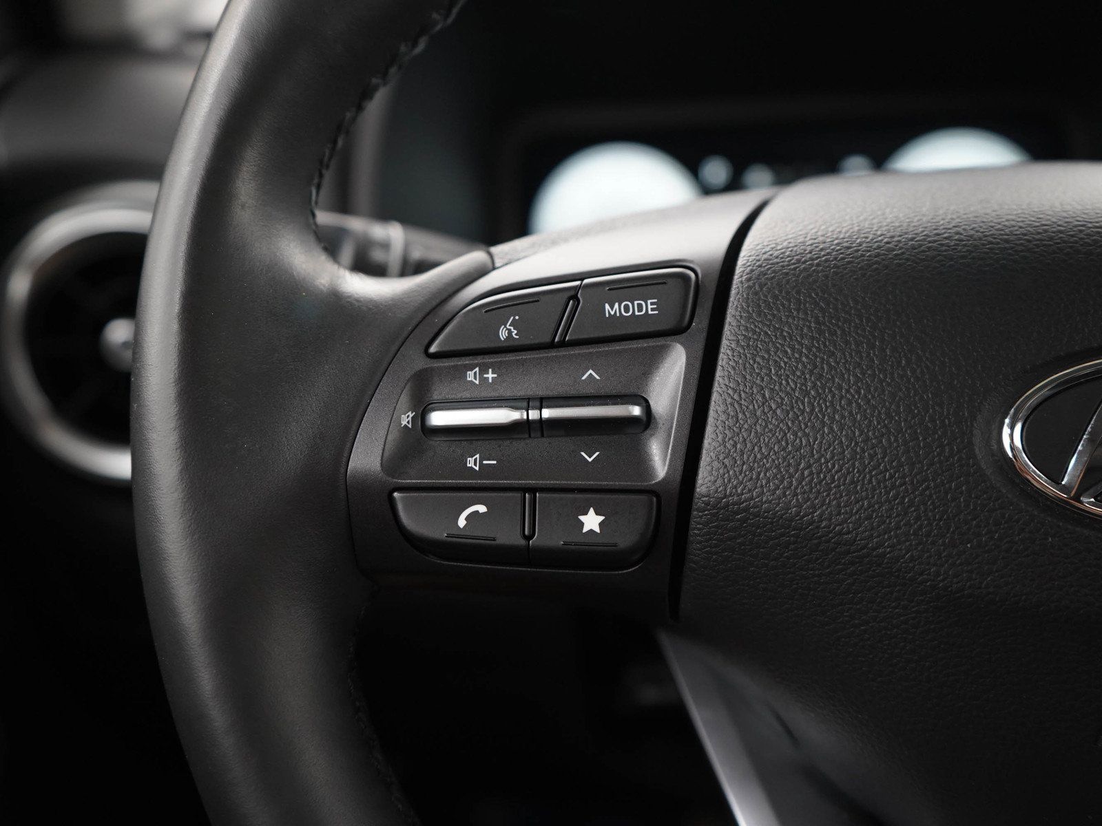 Used 2023 Hyundai Kona Limited FWD image 25