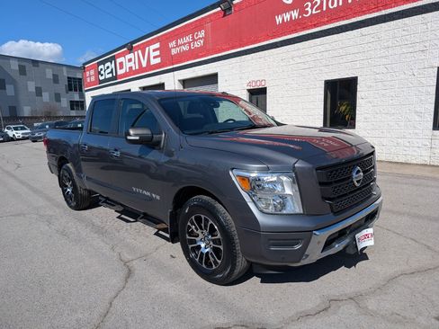 Used 2020 Nissan Titan SV w/ SV Convenience Package image 4