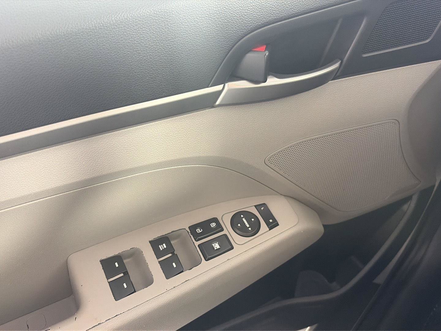 Used 2017 Hyundai Elantra SE FWD image 8