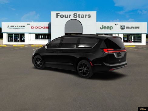 New 2026 Chrysler Pacifica Limited image 4