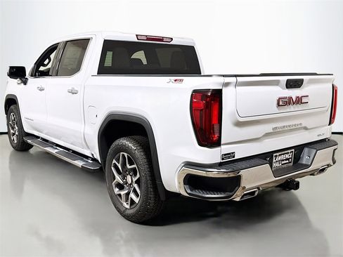 New 2026 GMC Sierra 1500 SLT image 3