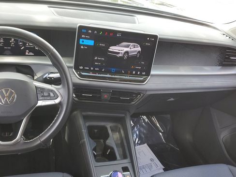 Certified 2026 Volkswagen Tiguan SE FWD image 20