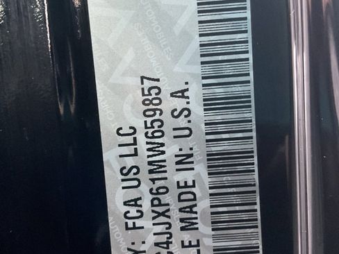 Used 2021 Jeep Wrangler Unlimited Sahara image 39