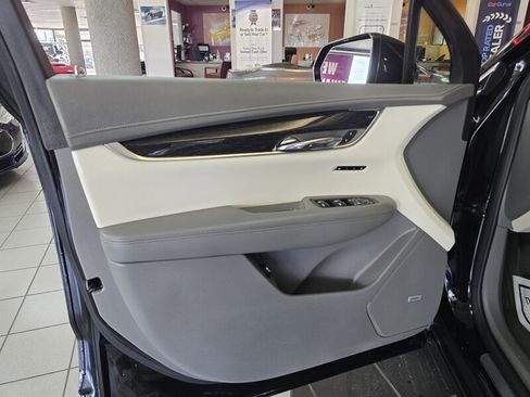 Used 2020 Cadillac XT6 Premium Luxury image 7