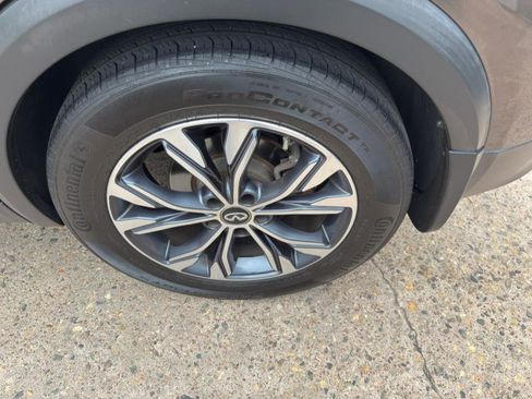 Used 2018 INFINITI QX30 Premium w/ Navigation Package image 23