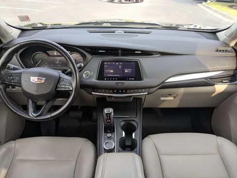 Used 2019 Cadillac XT4 Luxury FWD image 16