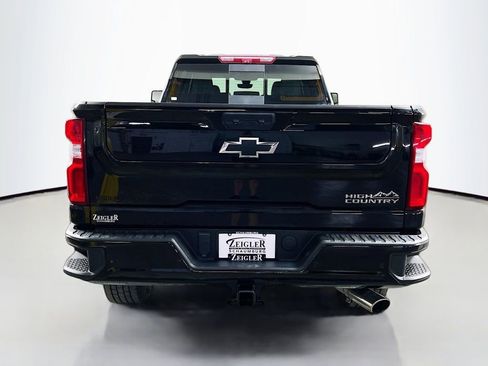 Certified 2022 Chevrolet Silverado 2500 High Country w/ LPO, Dark Essentials Package image 6