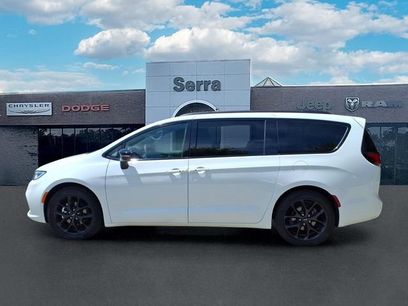 Used 2024 Chrysler Pacifica Touring-L w/ S Appearance Package