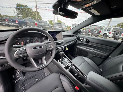 New 2026 Jeep Compass Limited image 19