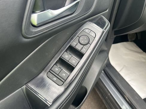 Used 2025 Nissan Rogue SV image 8