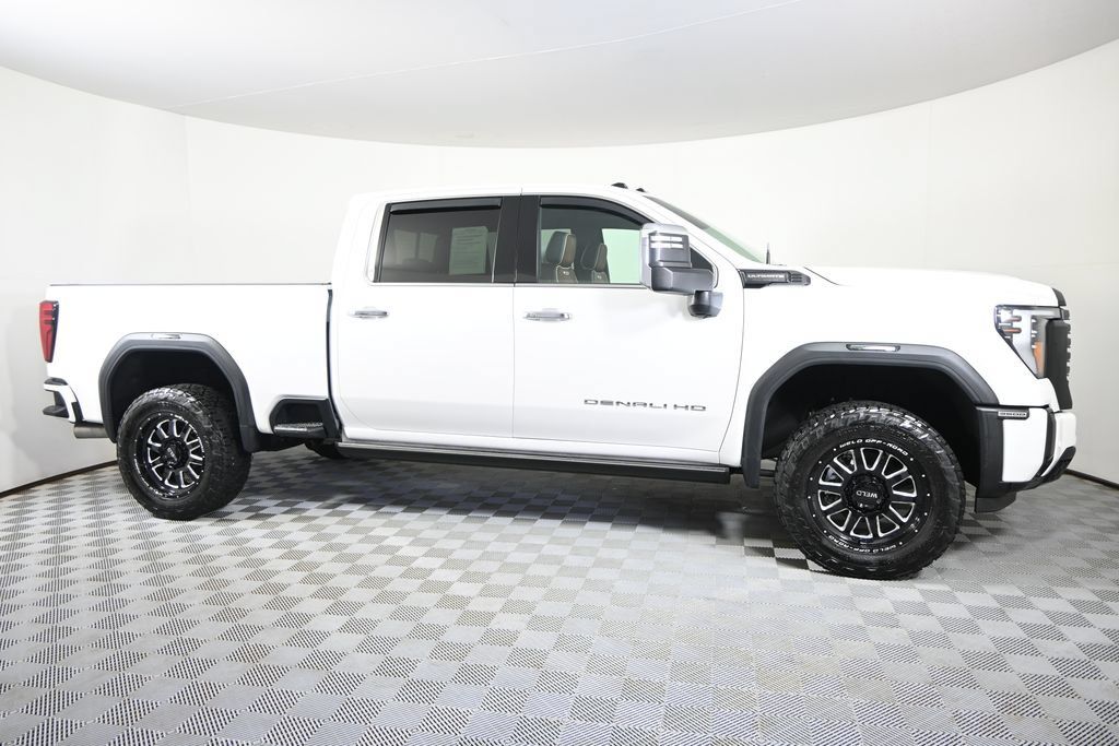 Used 2025 GMC Sierra 3500 Denali Ultimate AWD/4WD image 9