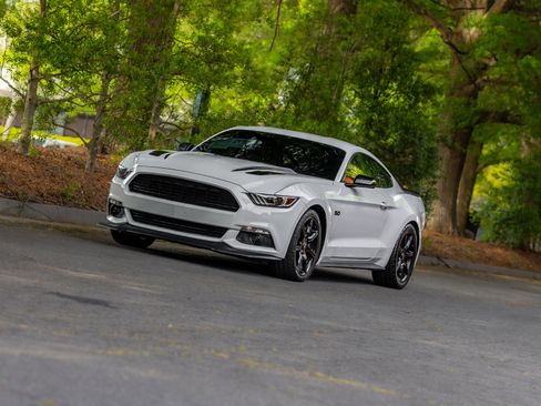 Used 2017 Ford Mustang GT Premium w/ Equipment Group 401A image 40