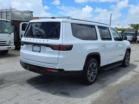 Used 2024 Jeep Wagoneer L Series II w/ Flexible Seating Group AWD/4WD image 7