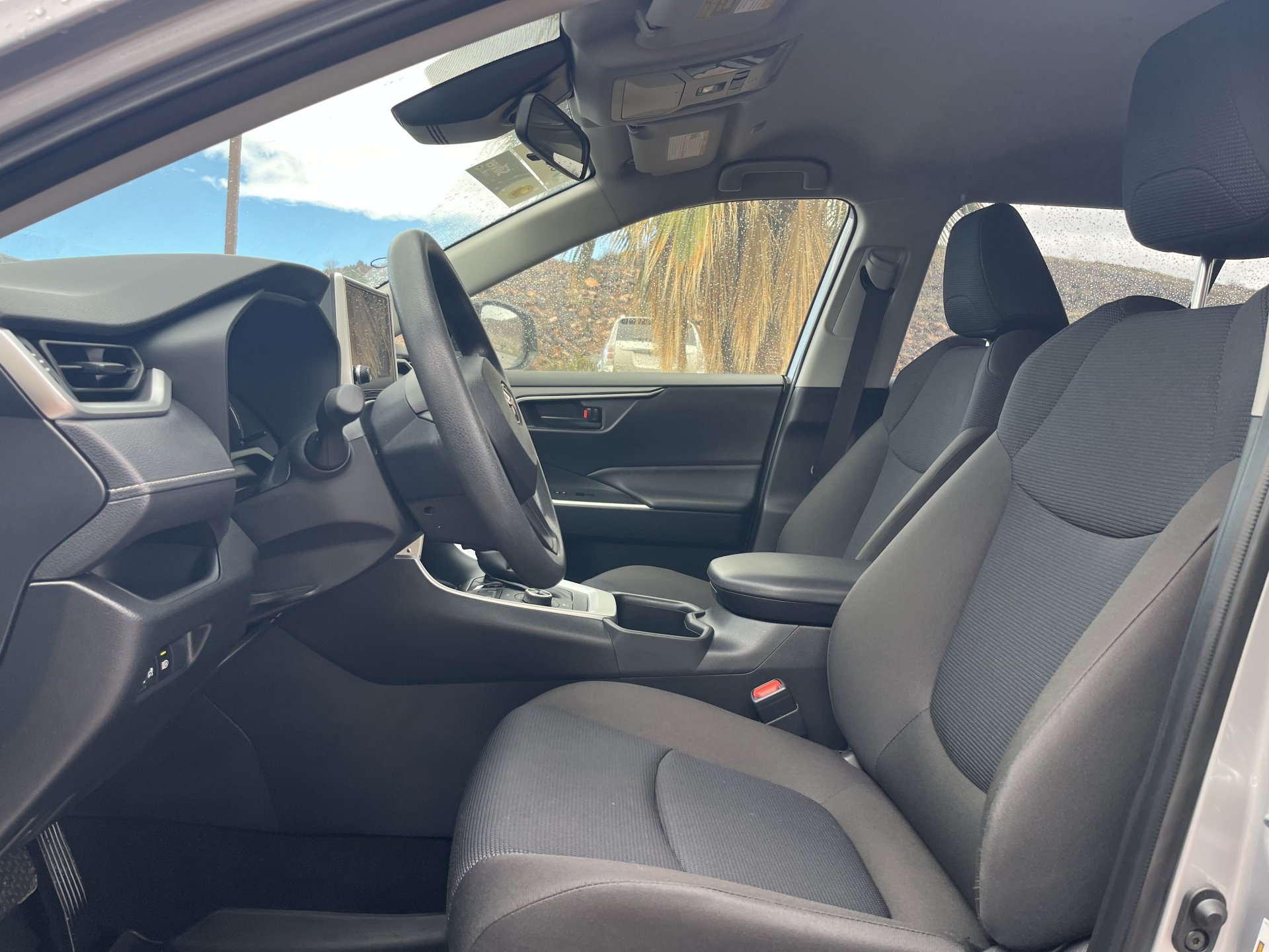 Used 2025 Toyota RAV4 LE AWD/4WD image 1