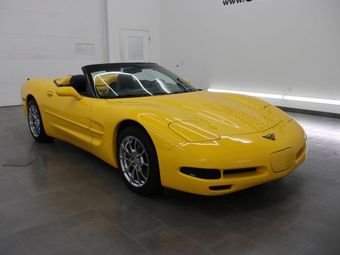 Used 2000 Chevrolet Corvette Convertible w/ Memory Pkg RWD image 31