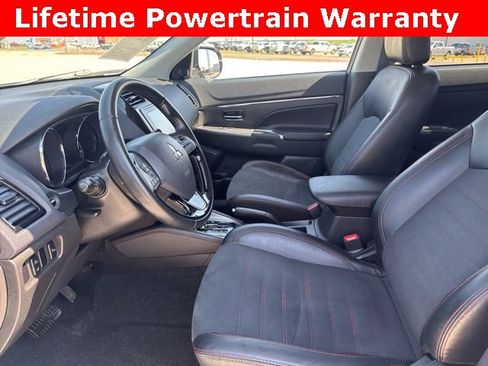 Used 2024 Mitsubishi Outlander Sport SE image 2