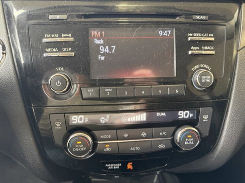 Used 2014 Nissan Rogue SV image 20