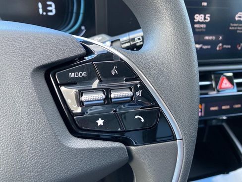 New 2025 Kia Niro LX image 13