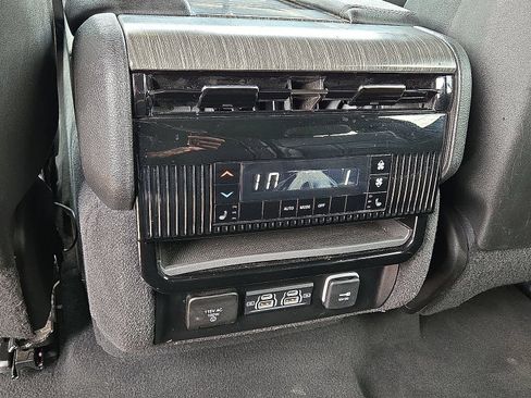 Used 2024 Jeep Wagoneer Series II w/ Flexible Seating Group RWD image 16