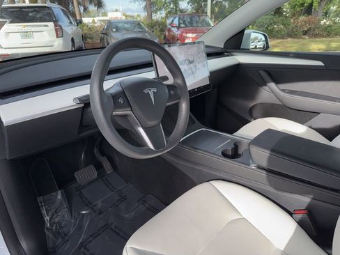 Used 2023 Tesla Model Y Long Range image 12