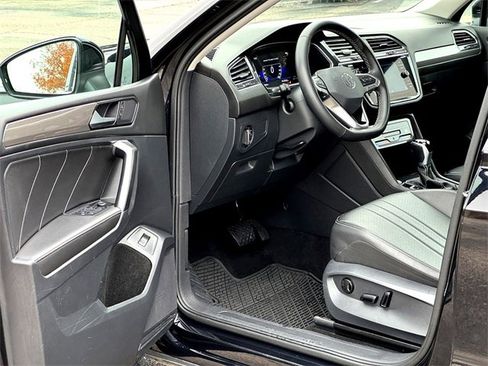 Certified 2024 Volkswagen Tiguan SE image 11