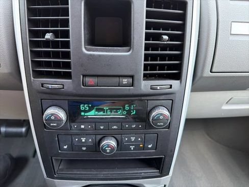 Used 2008 Dodge Grand Caravan SXT FWD image 23