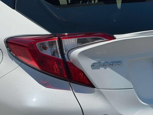 Used 2019 Toyota C-HR XLE FWD image 14
