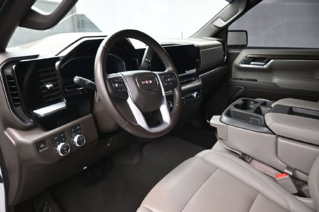Used 2023 GMC Sierra 1500 SLT w/ X31 Off-Road Package AWD/4WD image 19