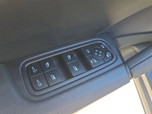 Used 2025 Porsche Cayenne image 24