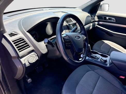 Used 2018 Ford Explorer XLT AWD/4WD image 13