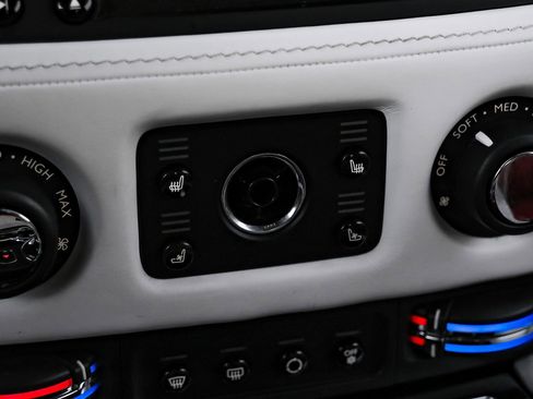 Used 2020 Rolls-Royce Wraith image 39