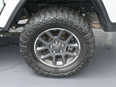 Used 2020 Jeep Gladiator Overland w/ Popular Equipment Package AWD/4WD image 28