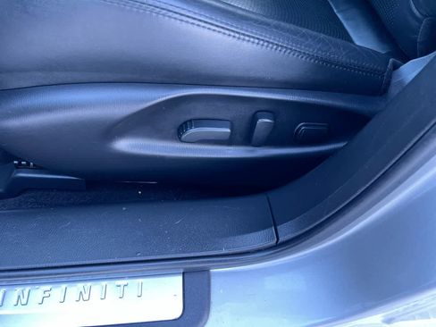 Used 2019 INFINITI Q70 Luxe image 12