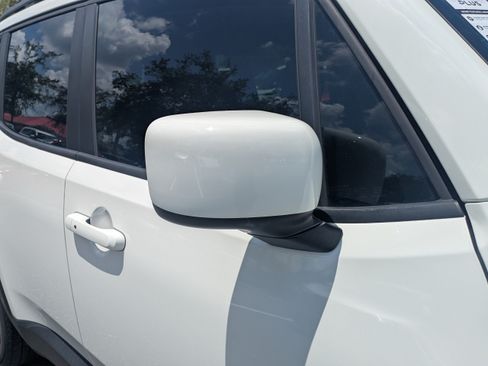 Used 2018 Jeep Renegade Latitude FWD image 11