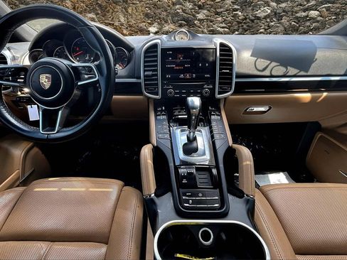 Used 2018 Porsche Cayenne Platinum Edition w/ Premium Package Plus image 14